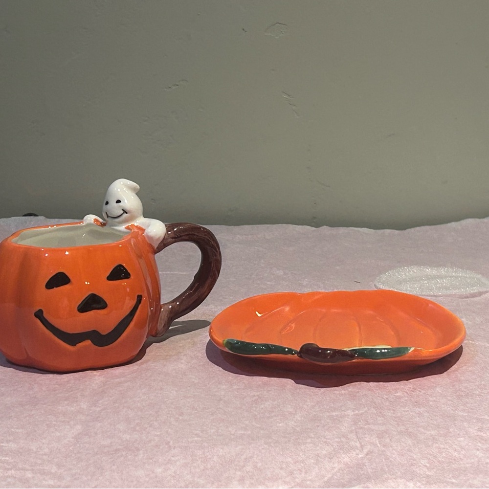 HAPPY HALLOWEEN By Corner Ruby 3 Piece Ceramic Pumpkin Mug, Saucer & Spoon Set. - Picture 12 of 12